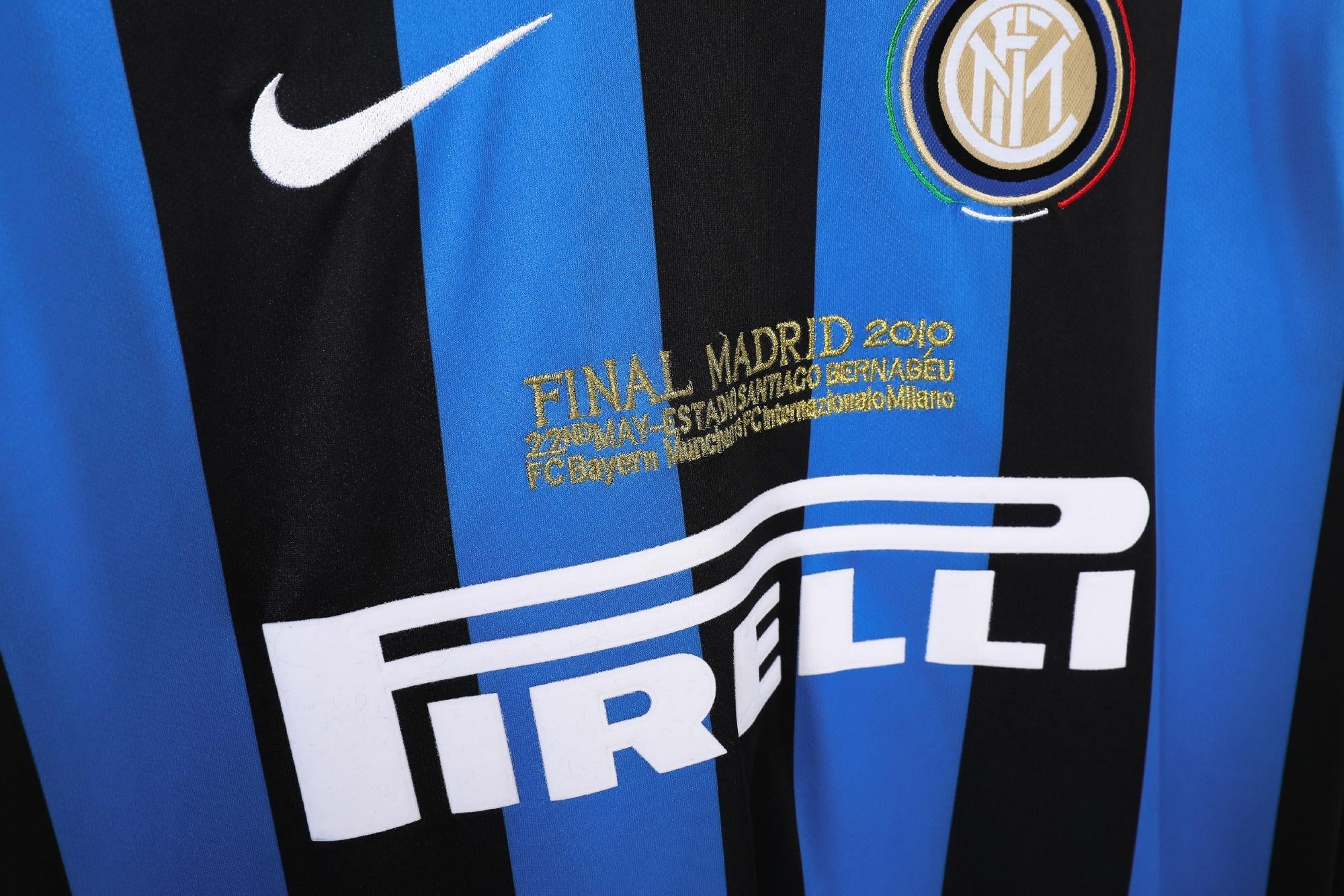 Jersey Home Retro Final UCL Manica Larga 2009/2010